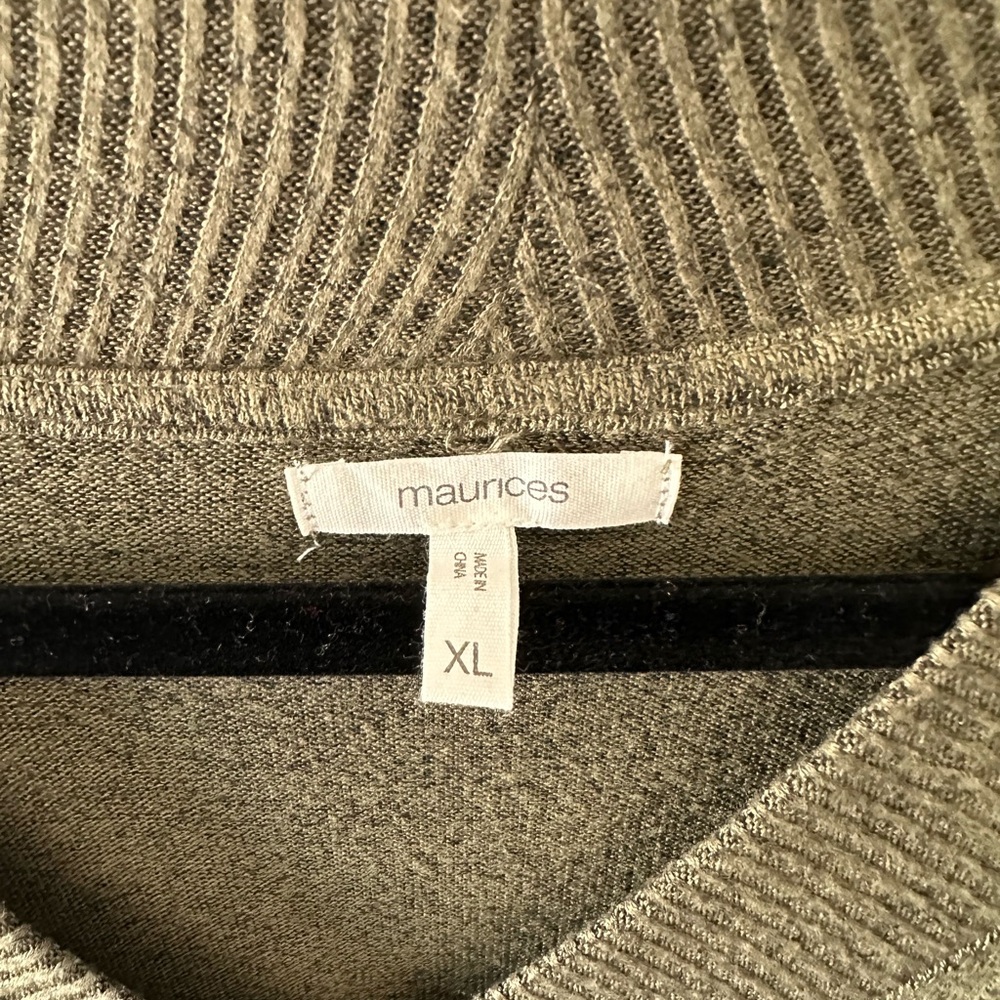 Maurices V-Neck Lightweight Olive Green Women's Sweater - Picture 3 of 3